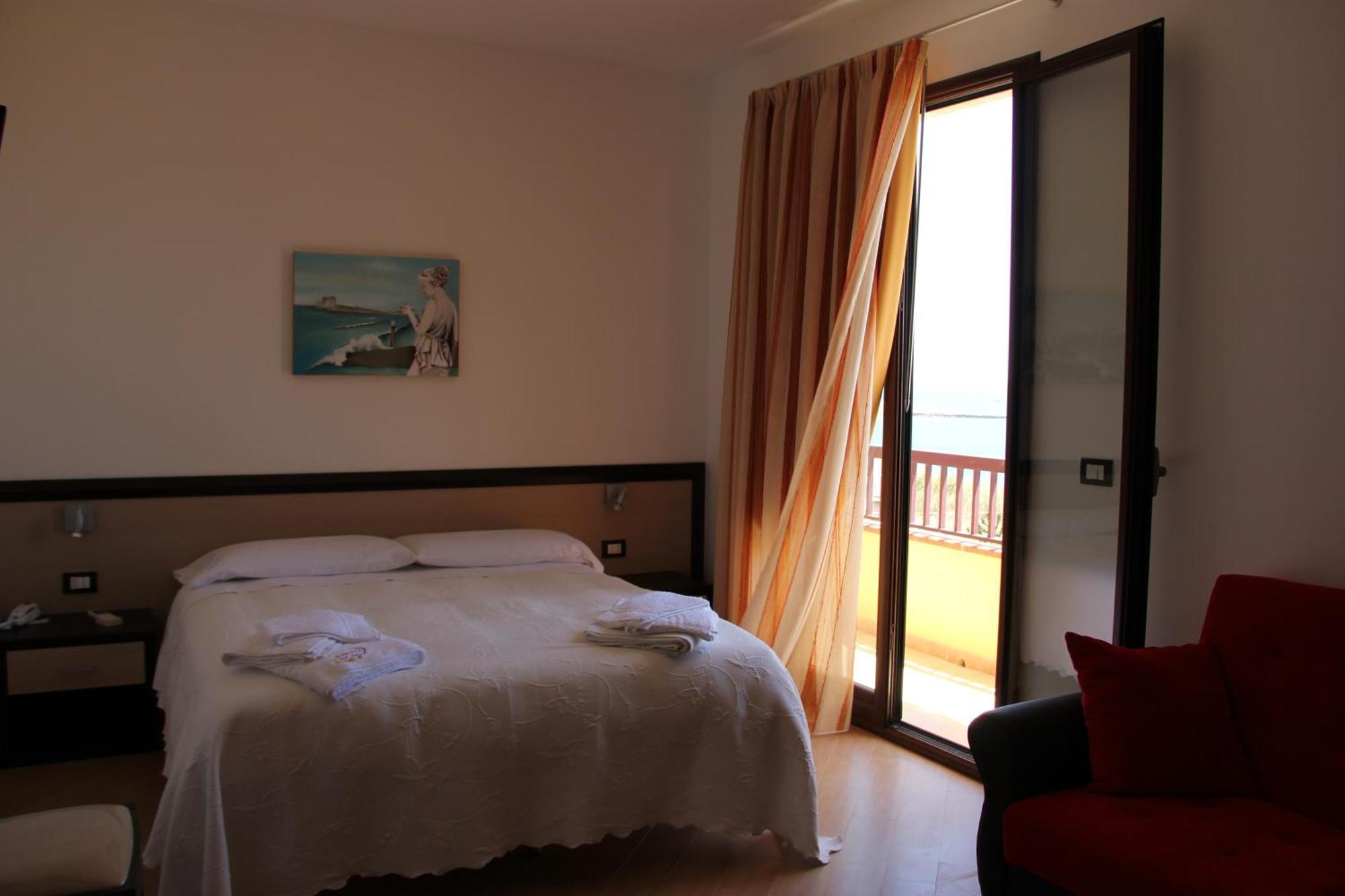 Albergo Perseo Portopalo Di Capo Passero Kültér fotó