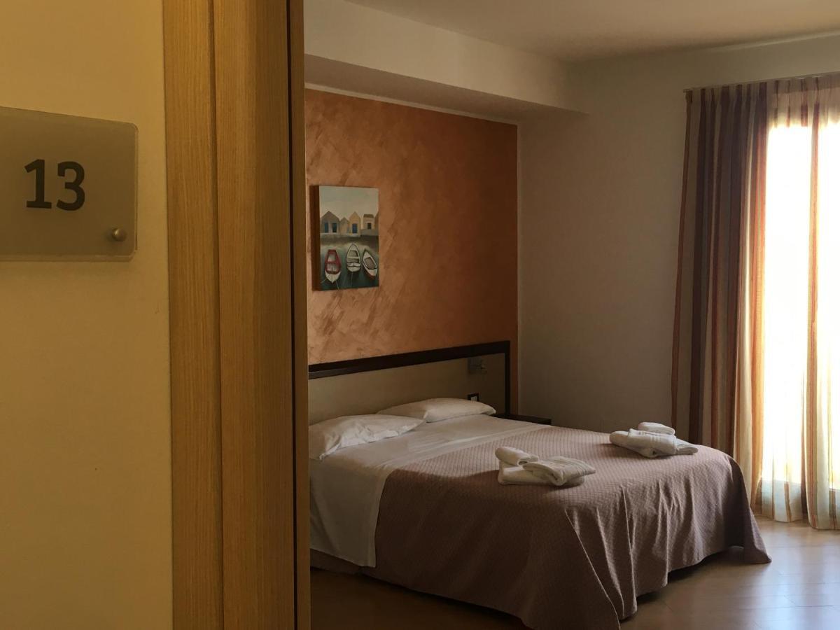 Albergo Perseo Portopalo Di Capo Passero Kültér fotó
